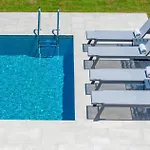 Agricola With Private Swimming Pool Villa *