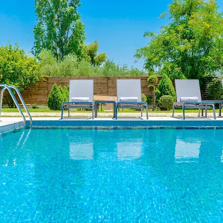 Agricola With Private Swimming Pool Vilă *