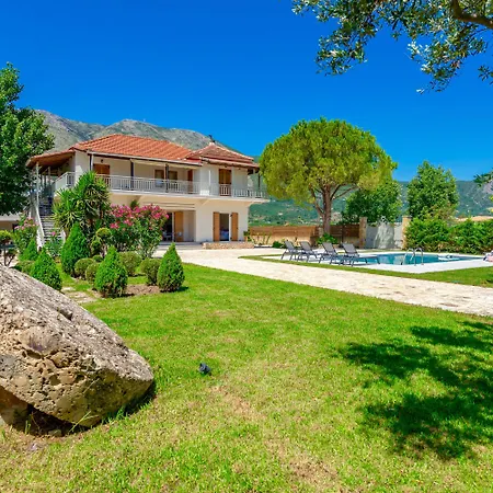 Agricola With Private Swimming Pool Vilă