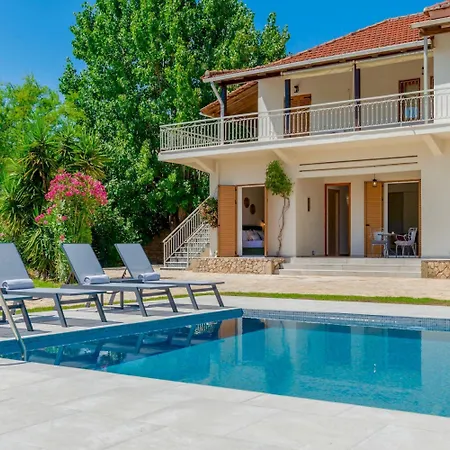 Agricola With Private Swimming Pool Vila