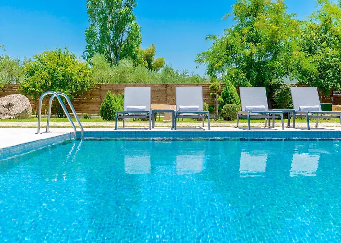 Agricola With Private Swimming Pool Villa *