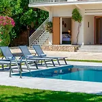 Agricola With Private Swimming Pool アリケス