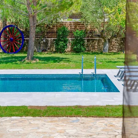 Agricola With Private Swimming Pool Villa *