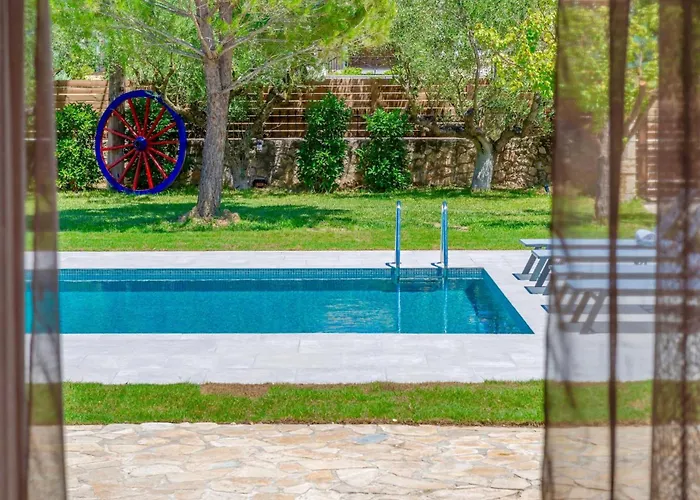 Agricola With Private Swimming Pool Villa *